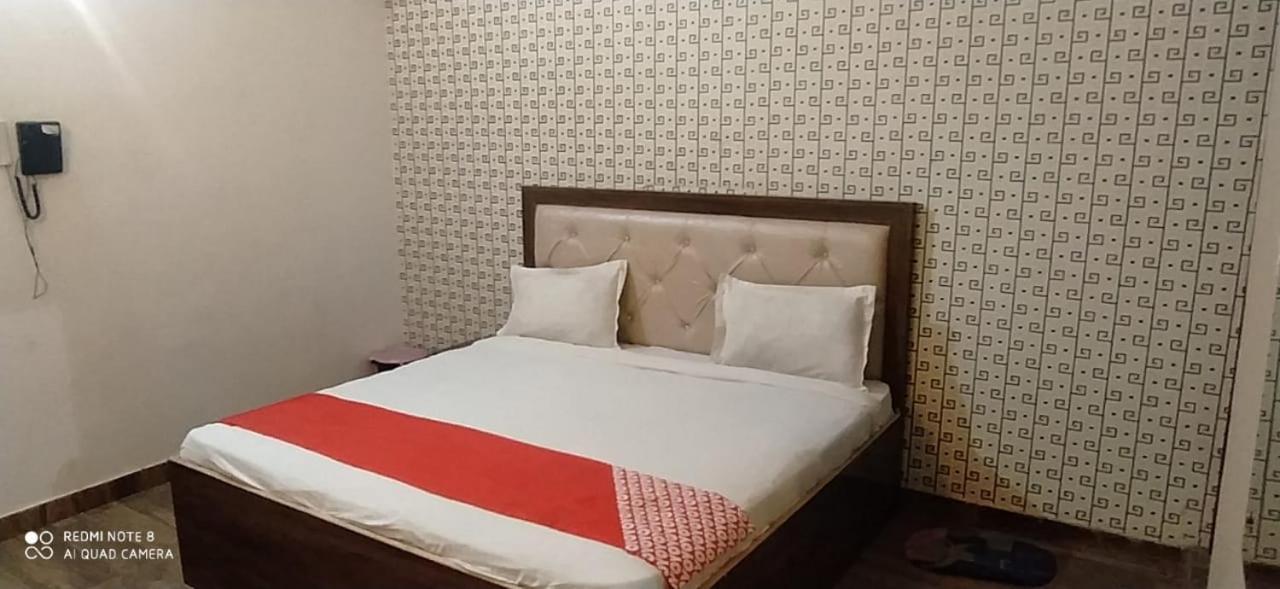 Hotel Divine Agra  Exteriör bild