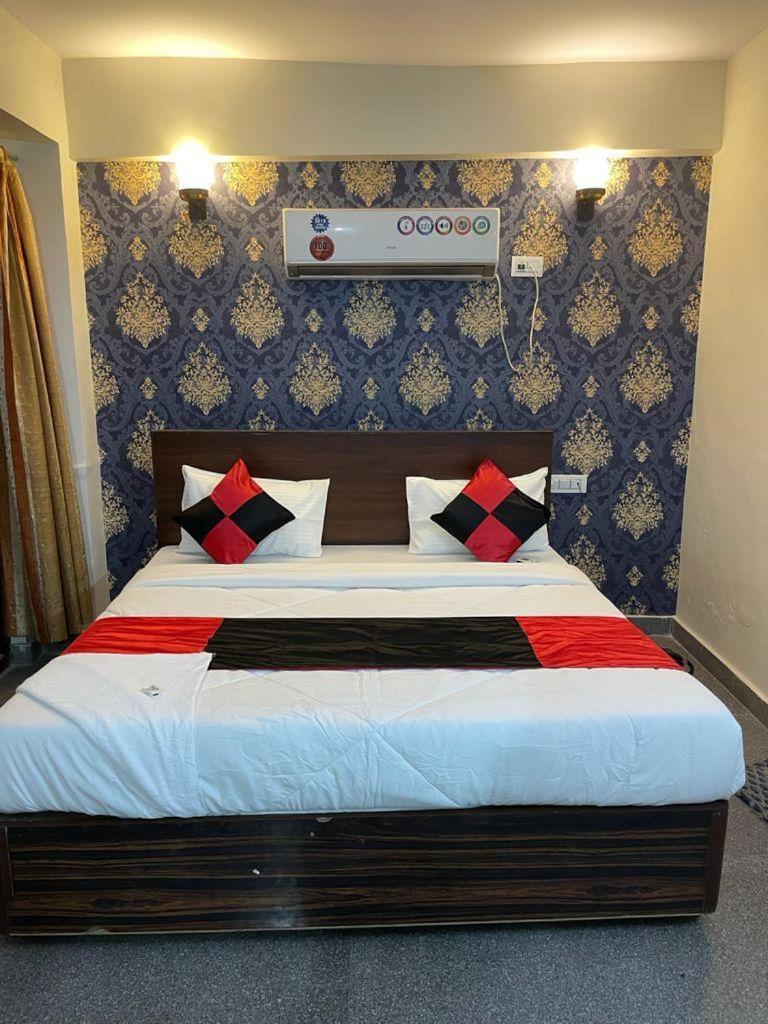 Hotel Divine Agra  Exteriör bild
